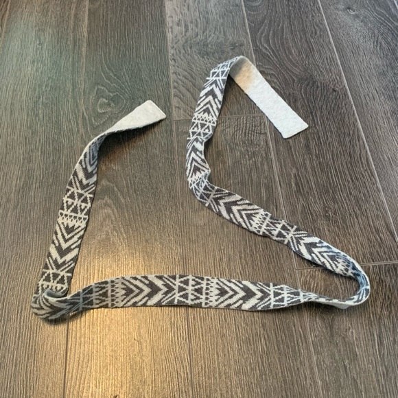 Sleeveless, grey ivivva cardigan - Picture 3 of 3